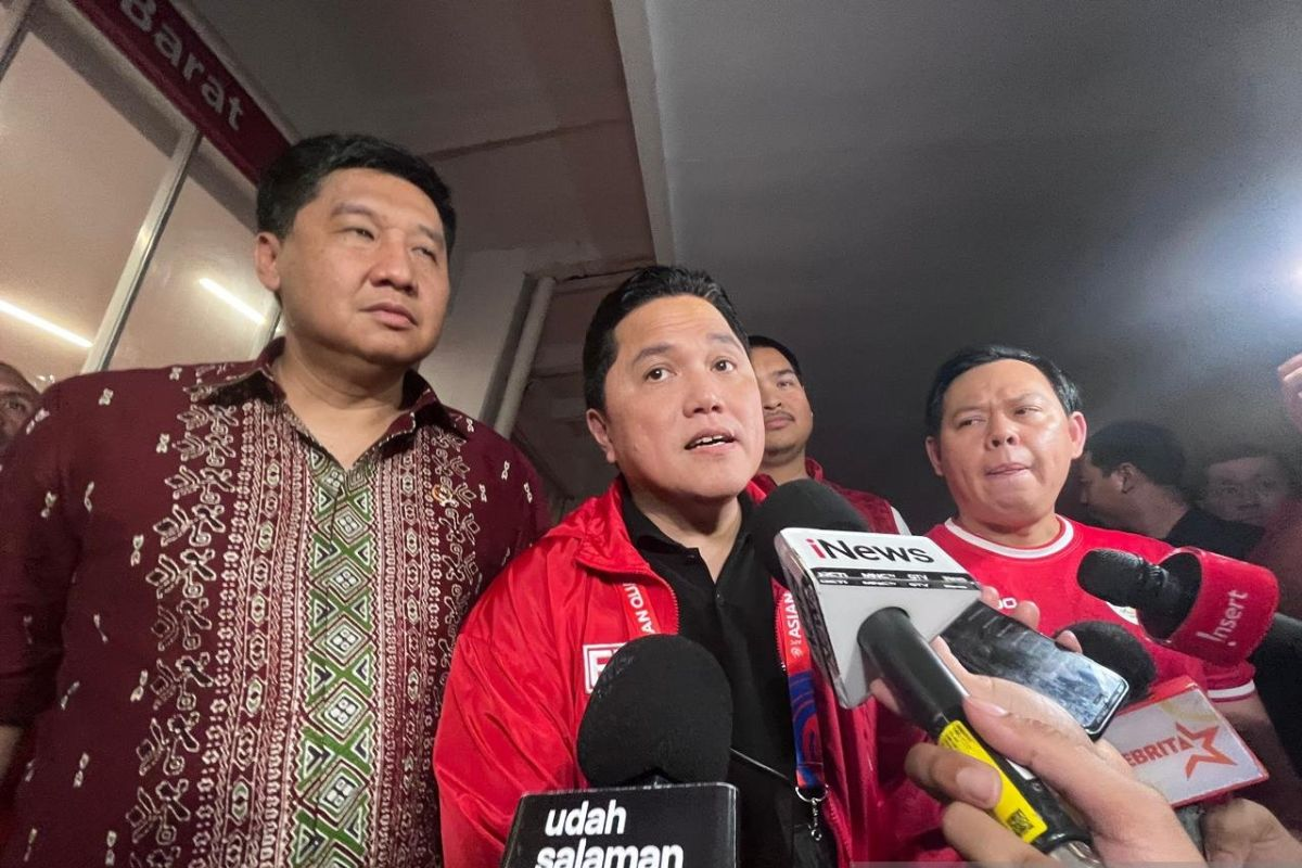 Ketua Umum PSSI, Erick Thohir, memberikan keterangan pers seusai pertandingan antara Timnas Indonesia melawan Jepang dalam laga kelima putaran ketiga Kualifikasi Piala Dunia 2026 Zona Asia yang berlangsung di Stadion Utama Gelora Bung Karno, Senayan, Jakarta, pada Jumat malam WIB (15/11/2024).